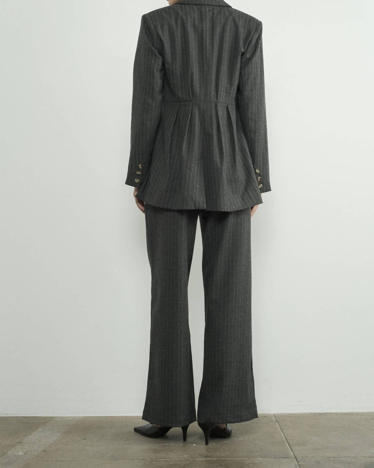 Aaron & Amber - LONG BLAZER WITH BACK PLEATS