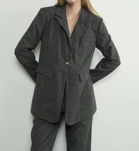 Aaron & Amber - LONG BLAZER WITH BACK PLEATS