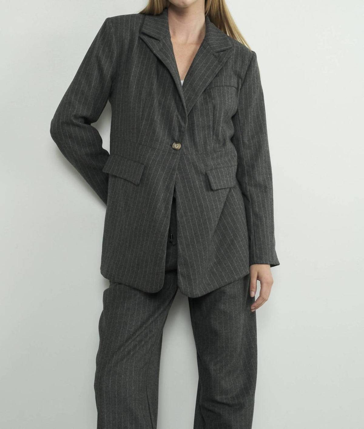 Aaron & Amber - LONG BLAZER WITH BACK PLEATS