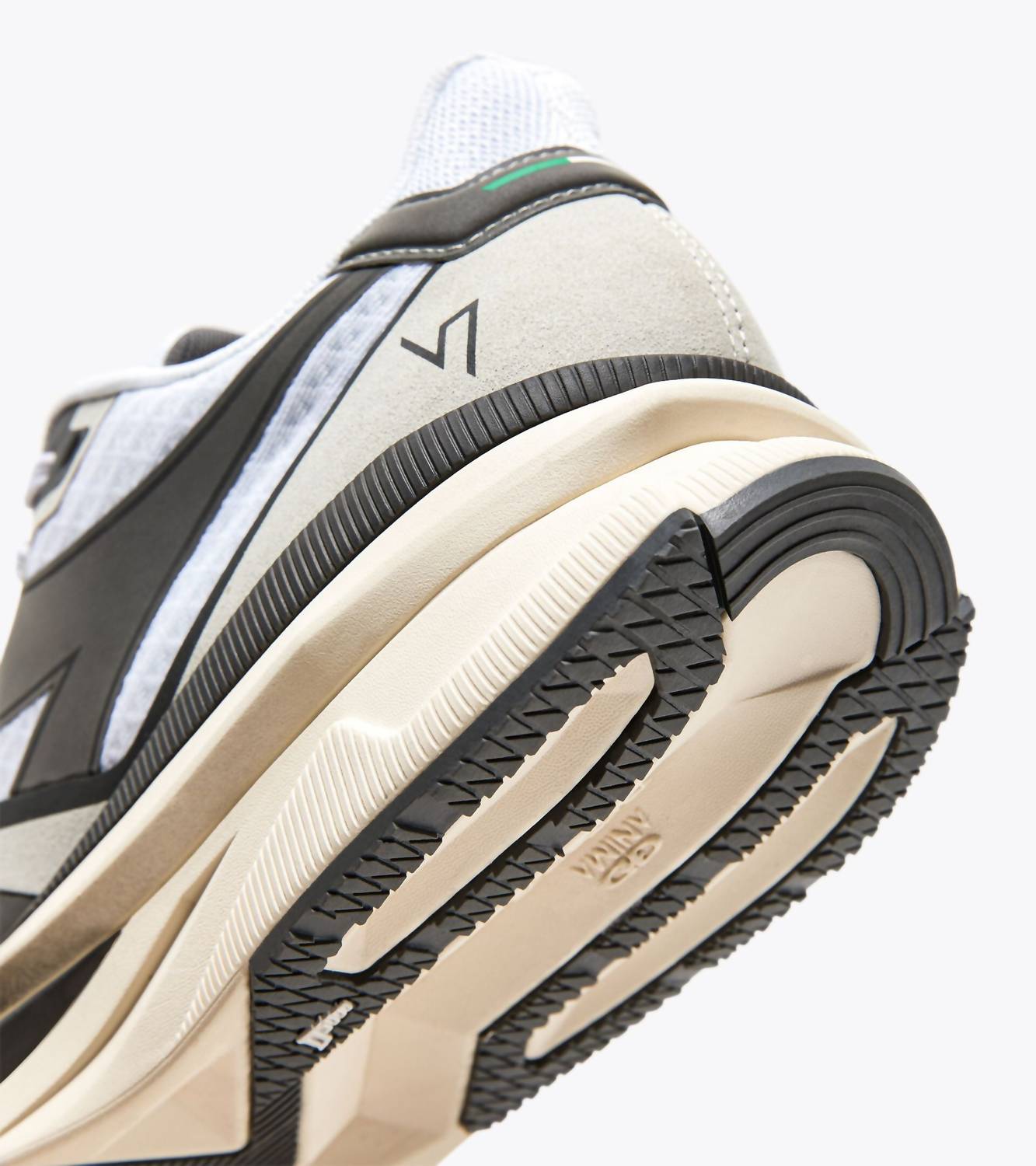 Diadora - Men’s Atomo V7000 Sneaker