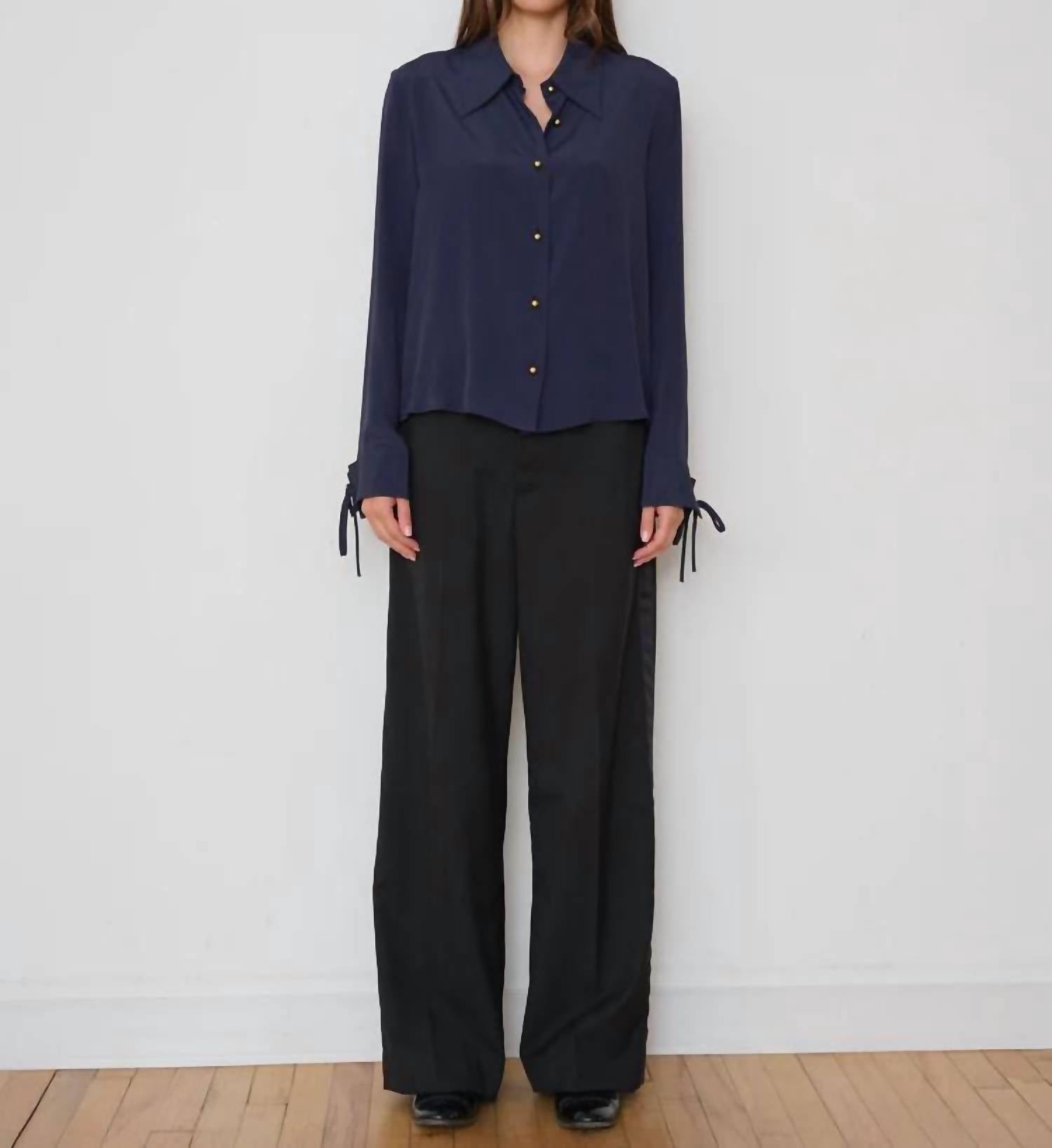 WE-AR4 The 20S Blouse in navy - women's shirt