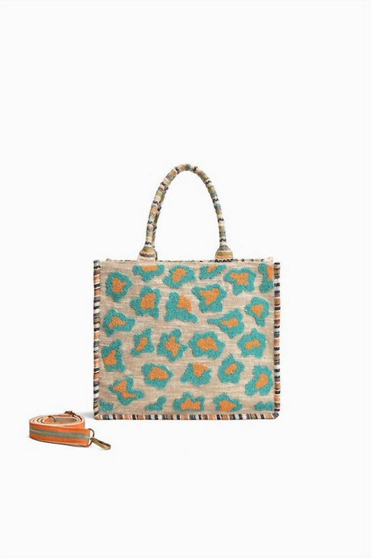 America & Beyond - Women's Wild Leopard Day Tote Bag