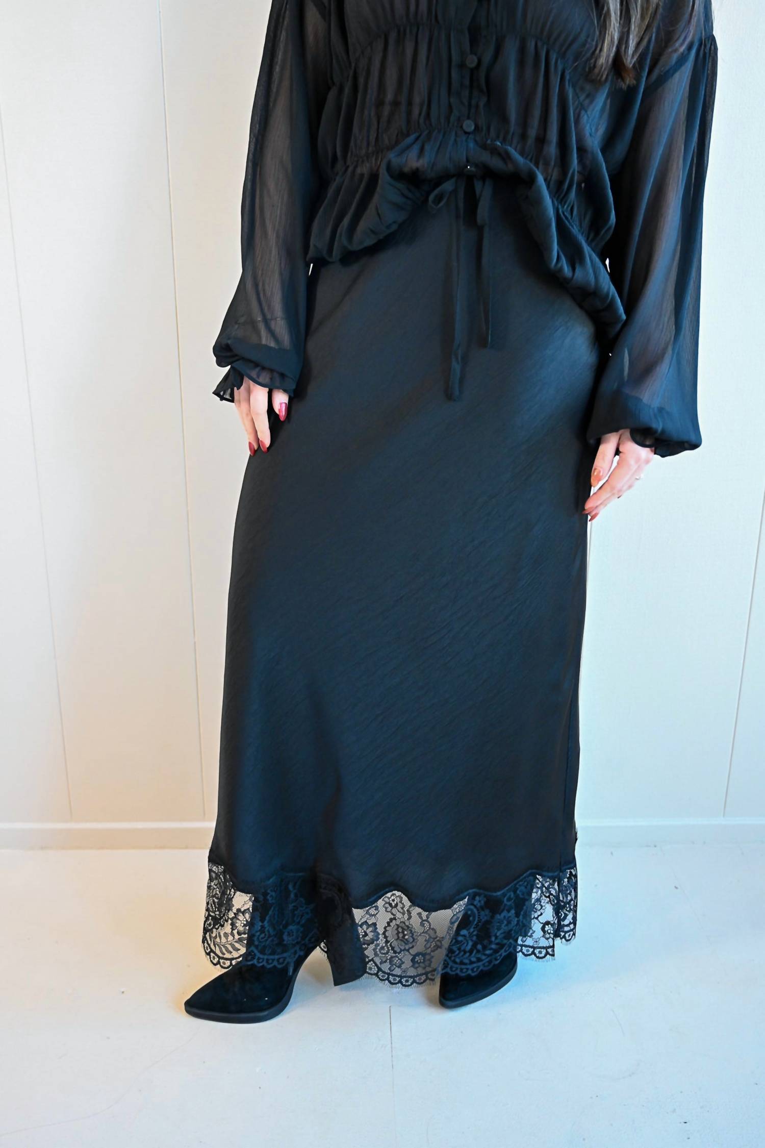 Z Supply - Women's Sea Palm Avenue Lace Satin Midi Skirt