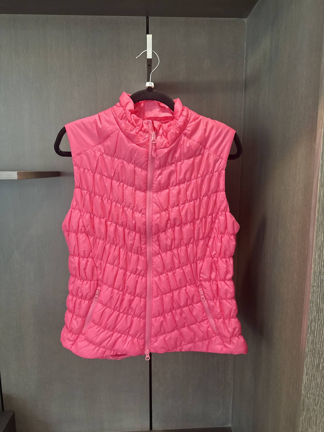 Ibkul - Women's Collared Vest
