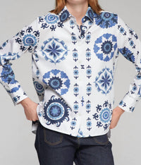 Vilagallo Isa Shirt in white blue print - women's shirt - detail view
