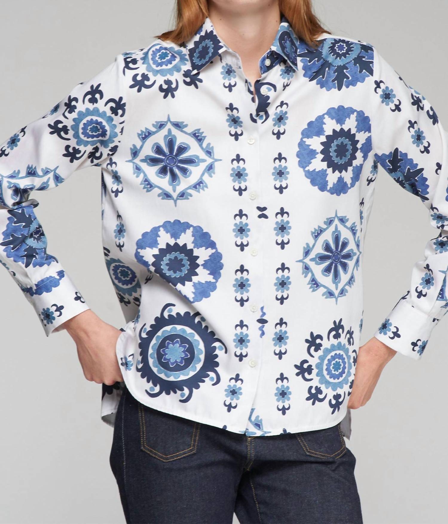 Vilagallo Isa Shirt in white blue print - women's shirt - detail view