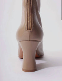 About Arianne - Women's Marcel Smooth Leather Boots