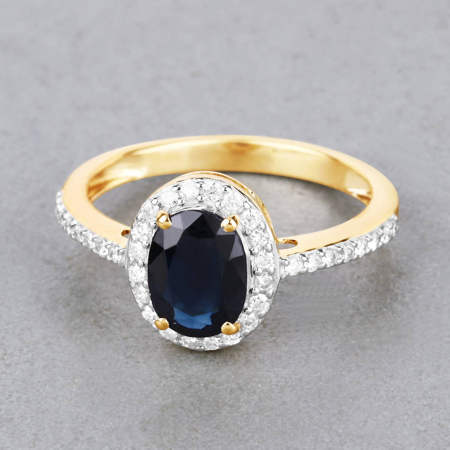 Diana M Jewels Women's Oval Natural Sapphire Fashion Ring (1.82 Ct) - Classic in 14k yellow gold - women's jewelry - detail view