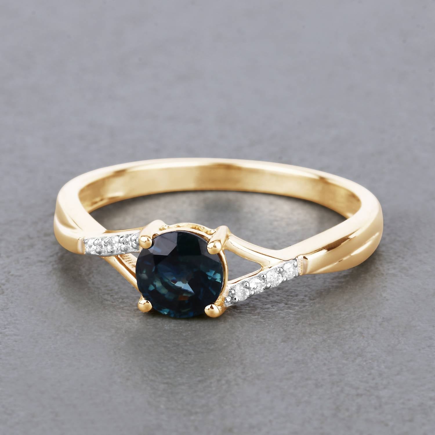 Diana M Jewels Women's Round Natural Blue Sapphire Fashion Ring (0.88 Ct) - Delicate in 14k yellow gold - women's jewelry - detail view