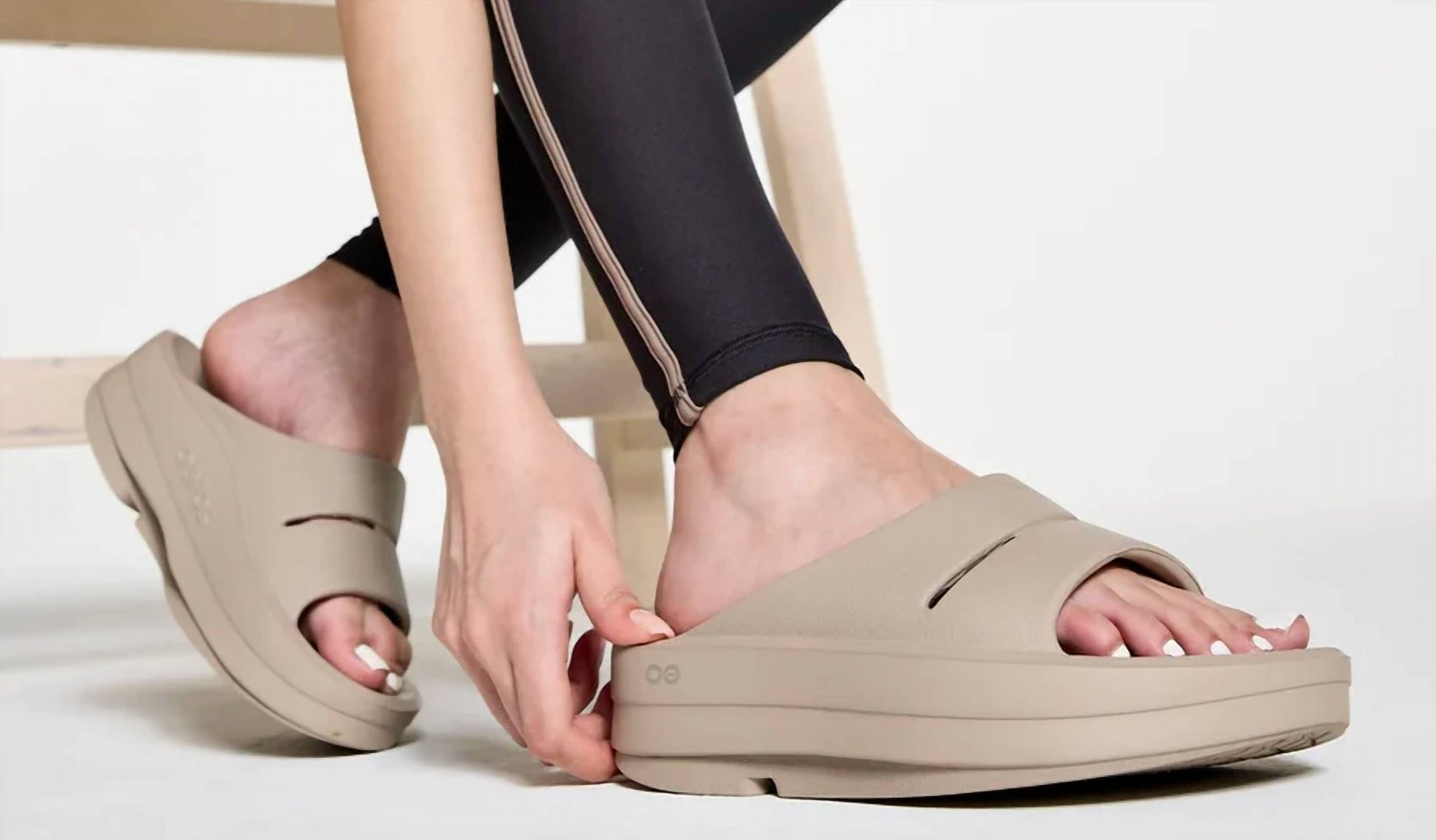 Oofos - Women's Oomega Ooahh Slide Sandal