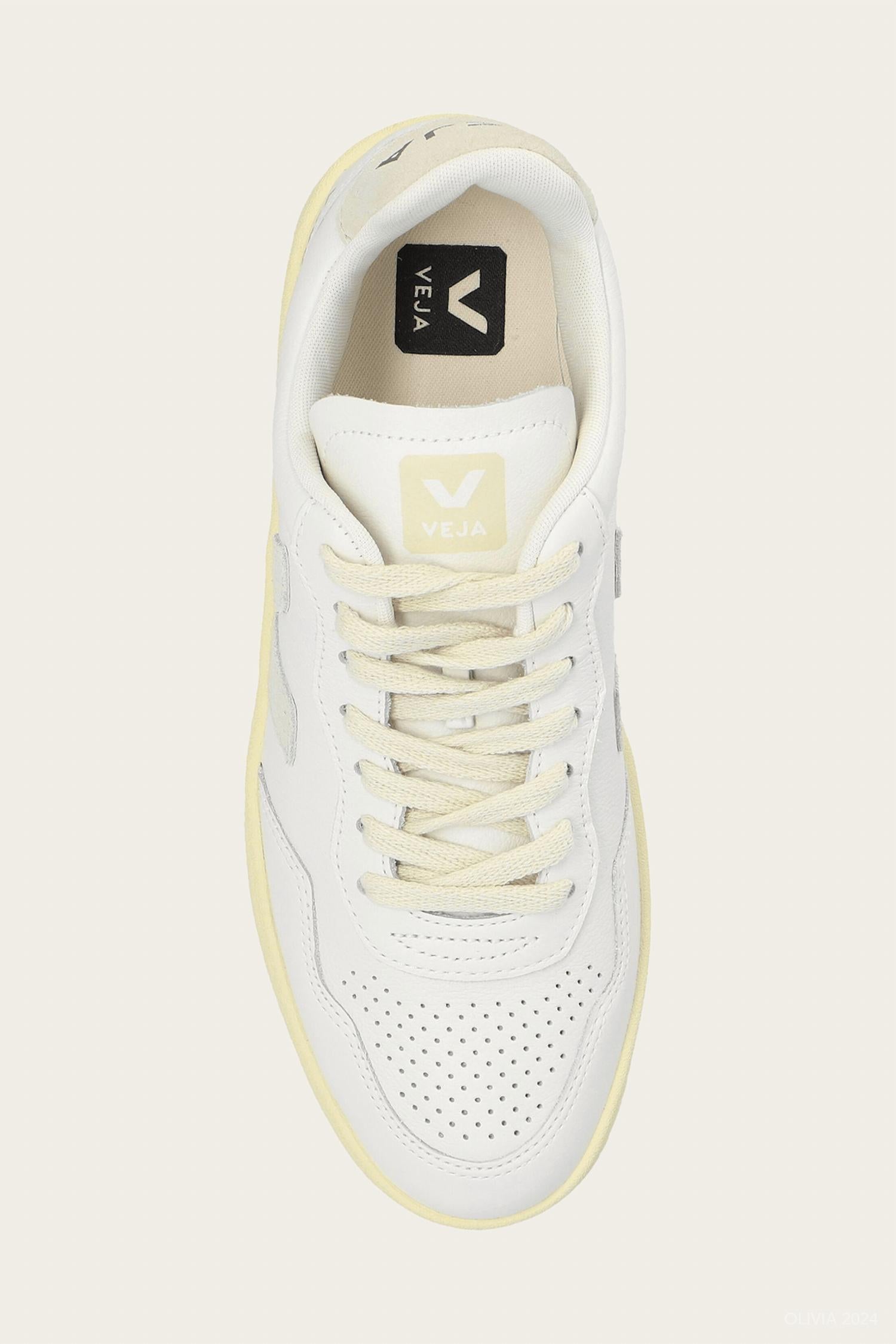 Veja - Unisex V-90 OT Leather Sneaker