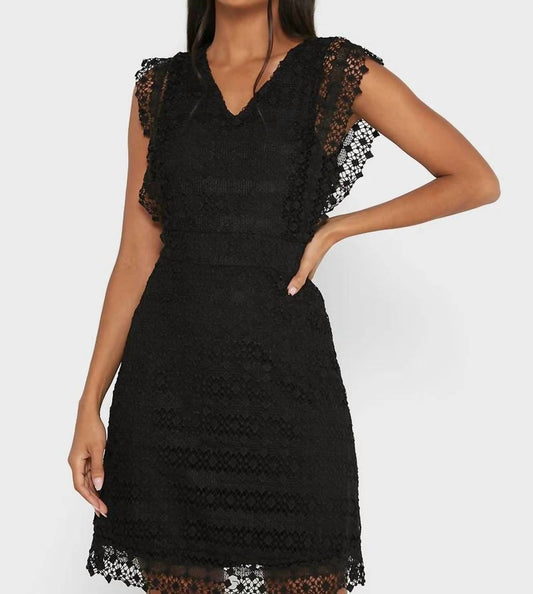 Amylynn - Lace Shift Dress