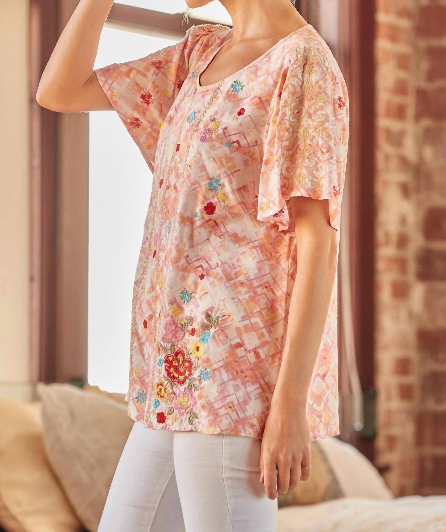 Andree By Unit - Floral Embroidered Top