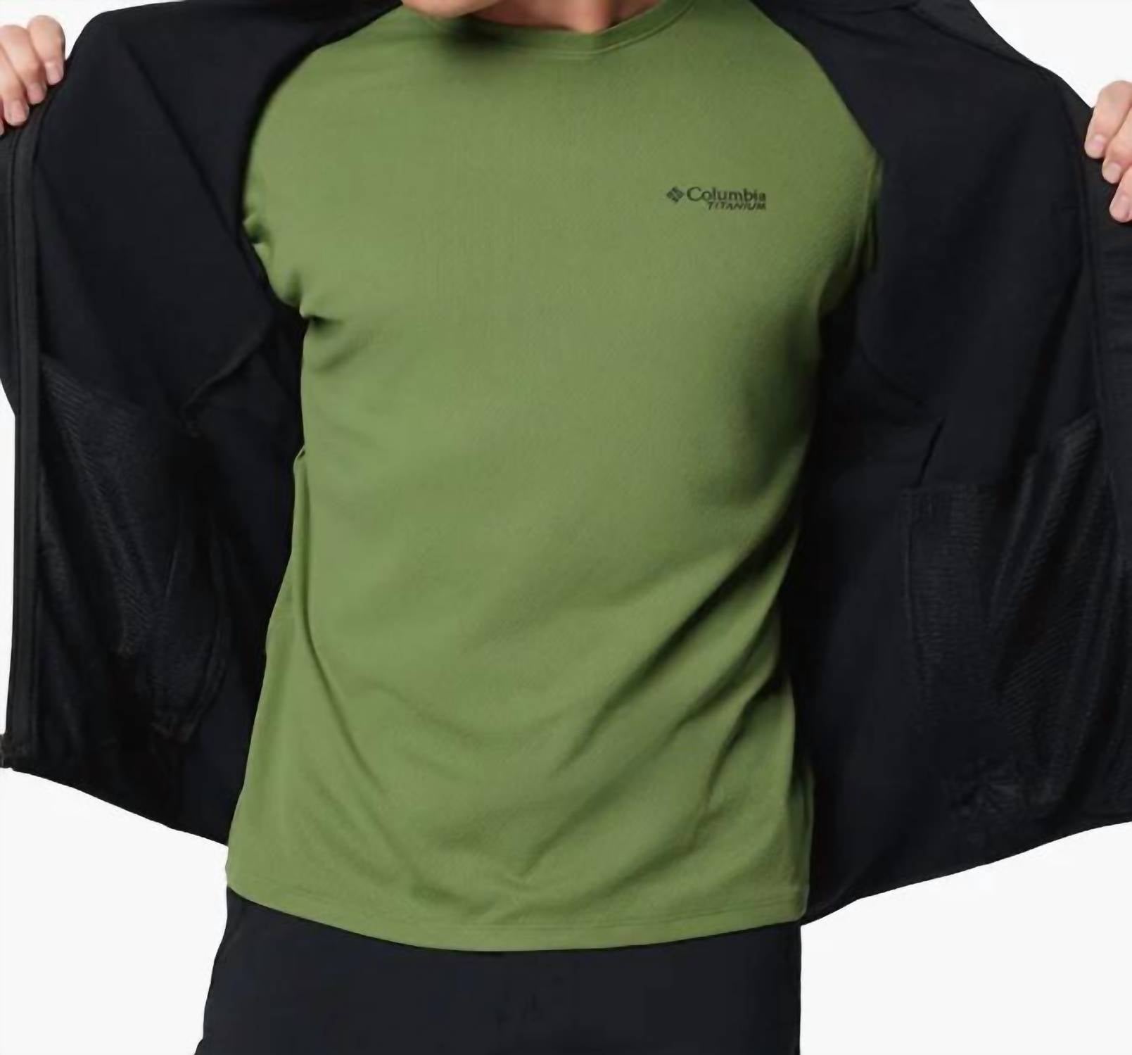 Columbia Men's Triple Canyon Grid Fleece II Full Zip Jacket in black - men's sweater - detail view