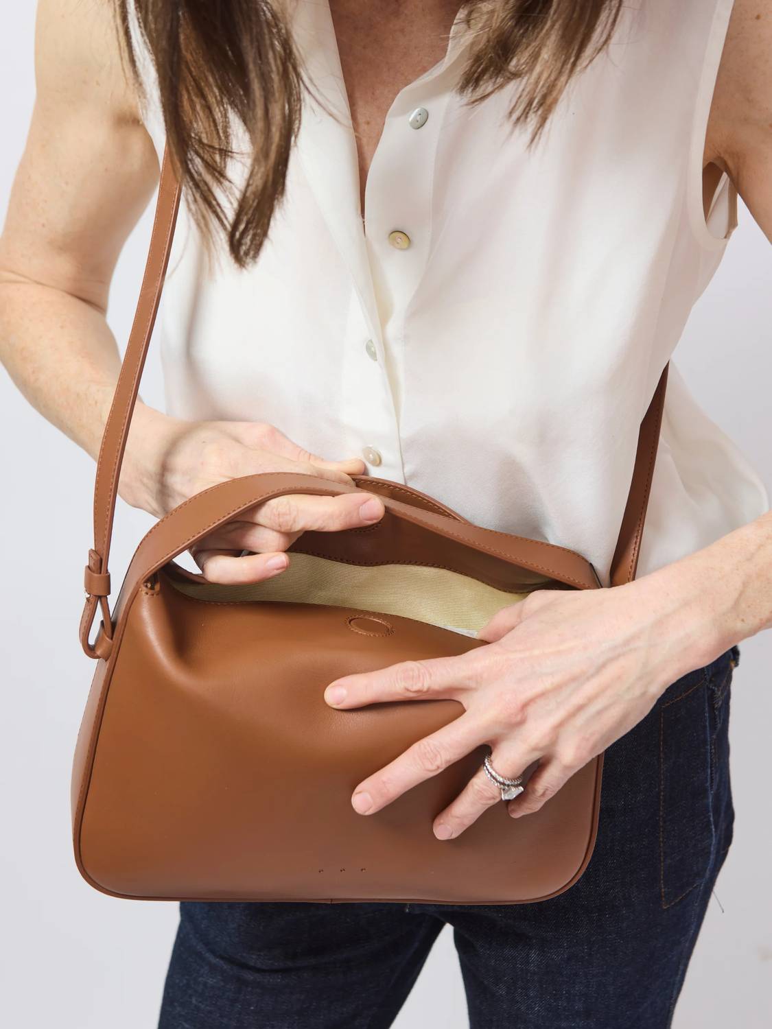Aesther Ekme - Women's Soft Baguette Crossbody Bag