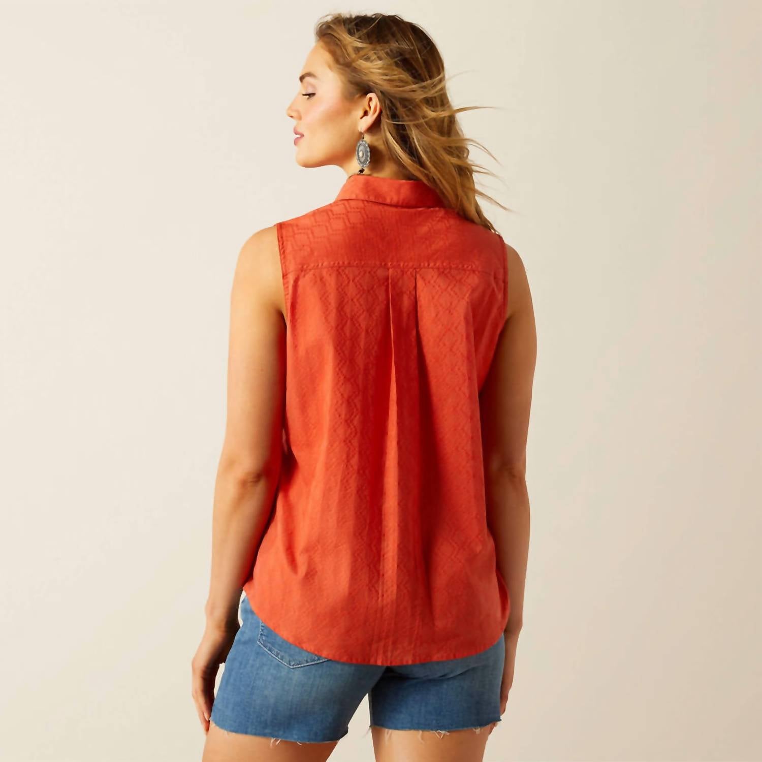 ARIAT Women's Billie Jean Sleeveless Shirt in chili dobby - women's blouse - alternate view