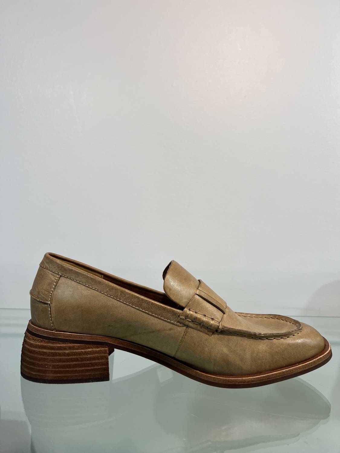 KORK-EASE Women's Kya Loafer in natural - women's flats