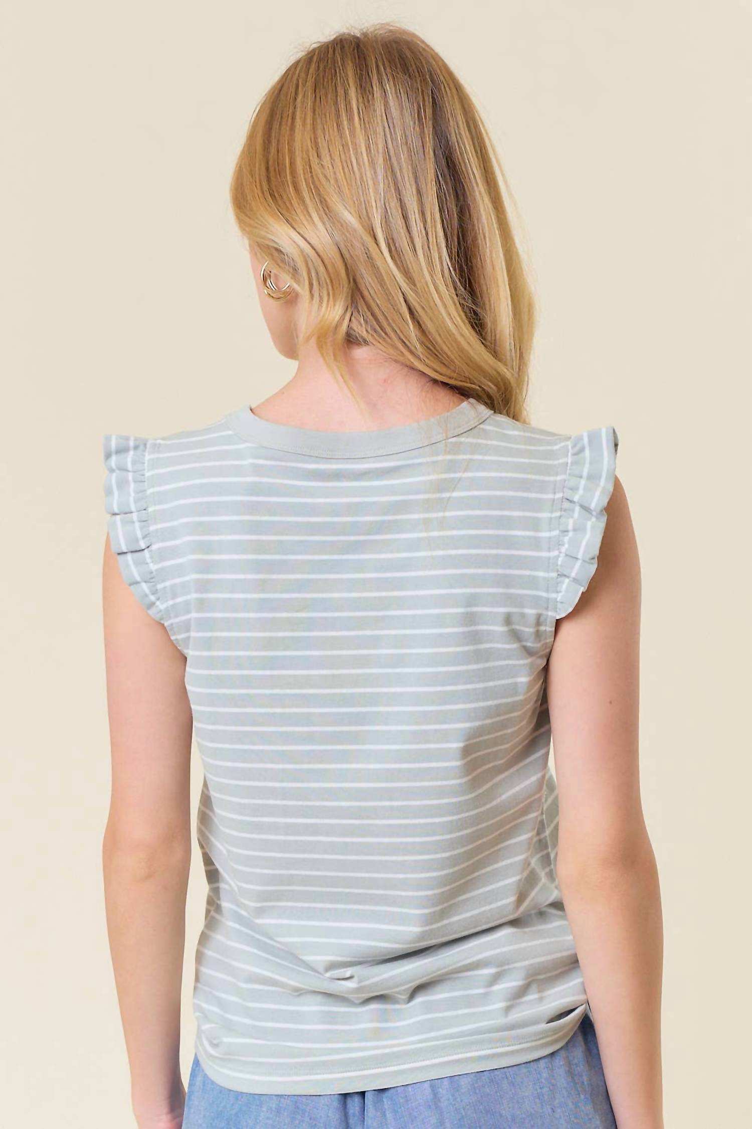 Doe And Rae - Ruffle Sleeveless Floral Tank
