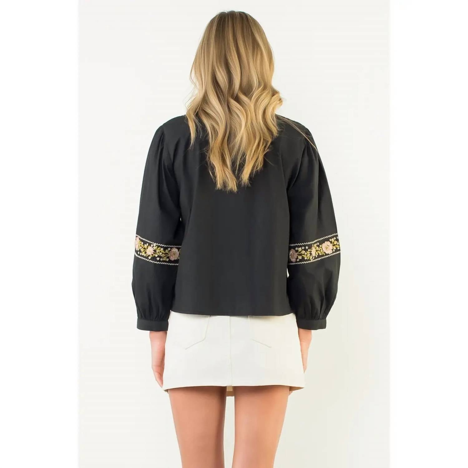 Thml - Floral Embroidery Detail Top