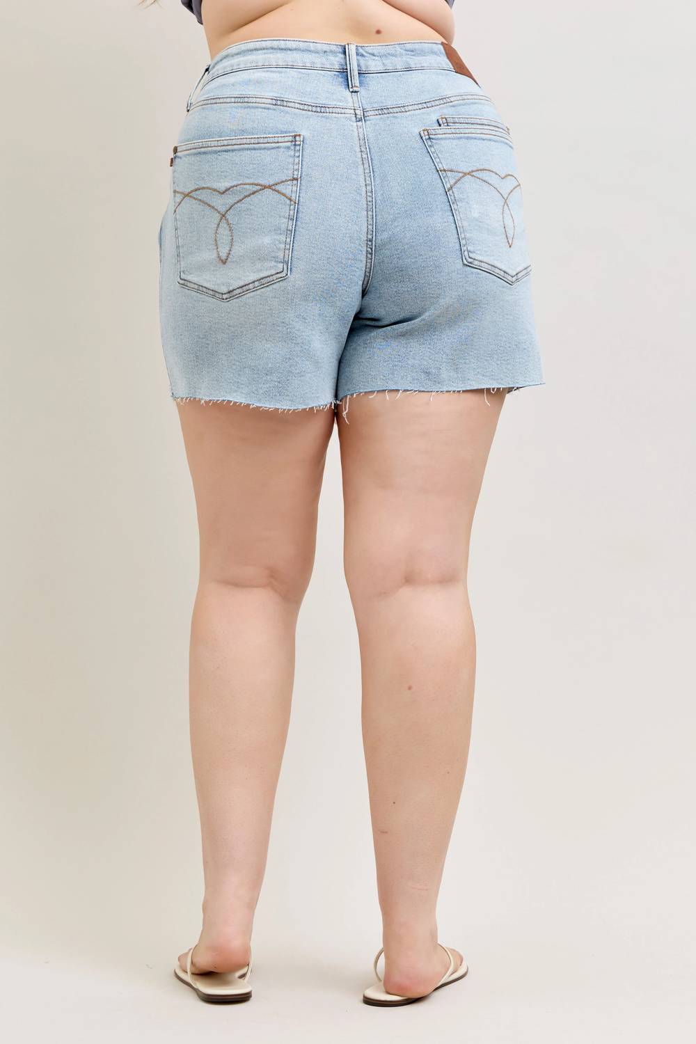 Judy Blue - Mid Rise Rigid Magic Dad Shorts