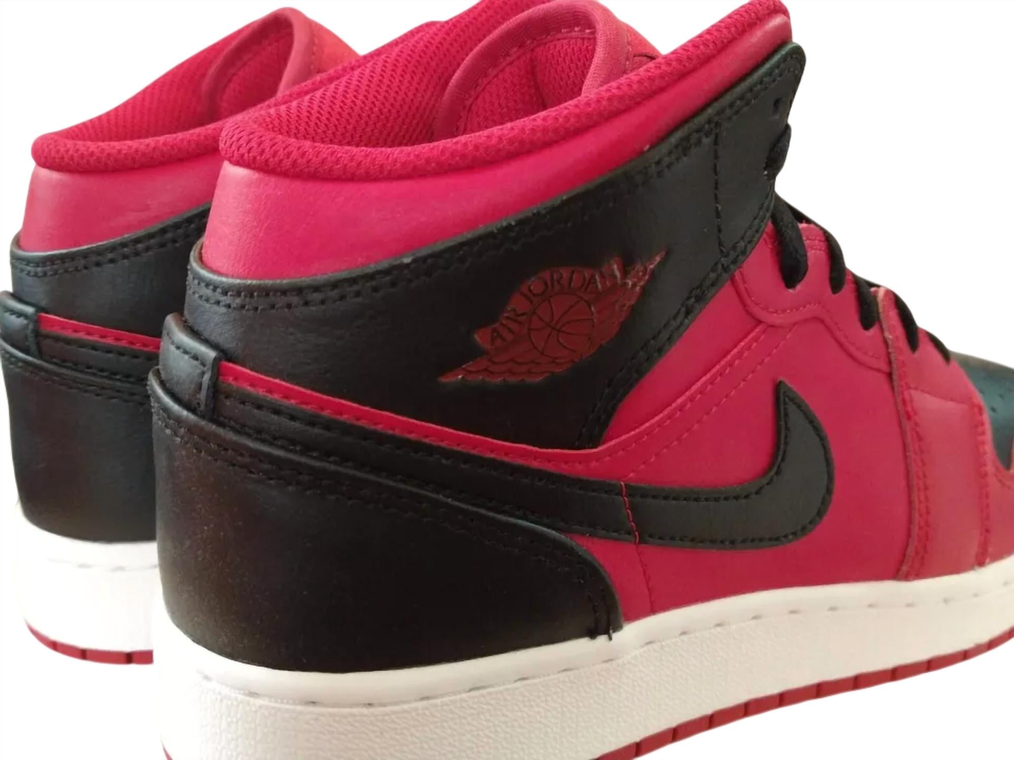 Nike - Kids Unisex Air Jordan 1 Mid (GS) Basketball Shoes