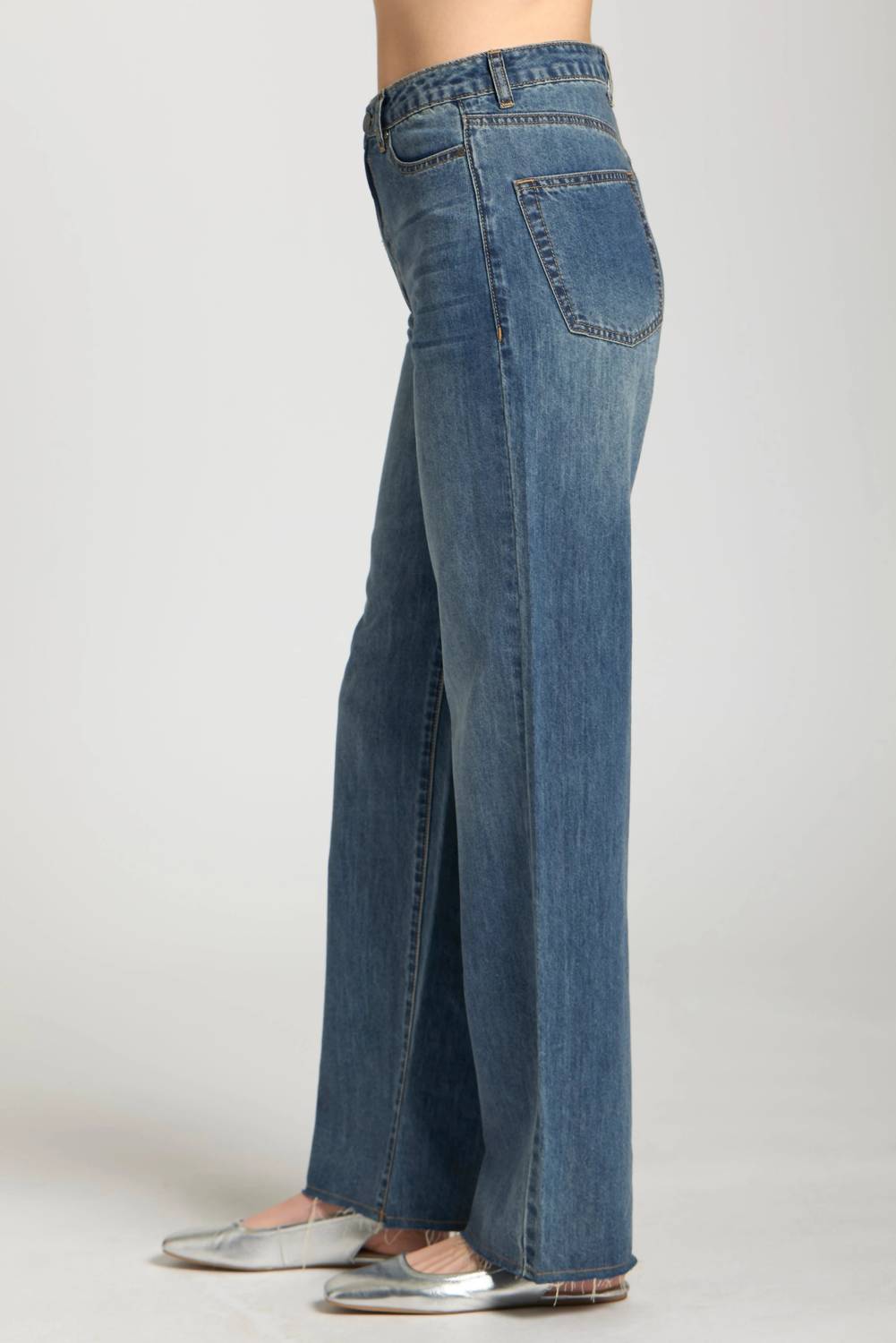 Apny - Feather Weight Wide Leg Jeans
