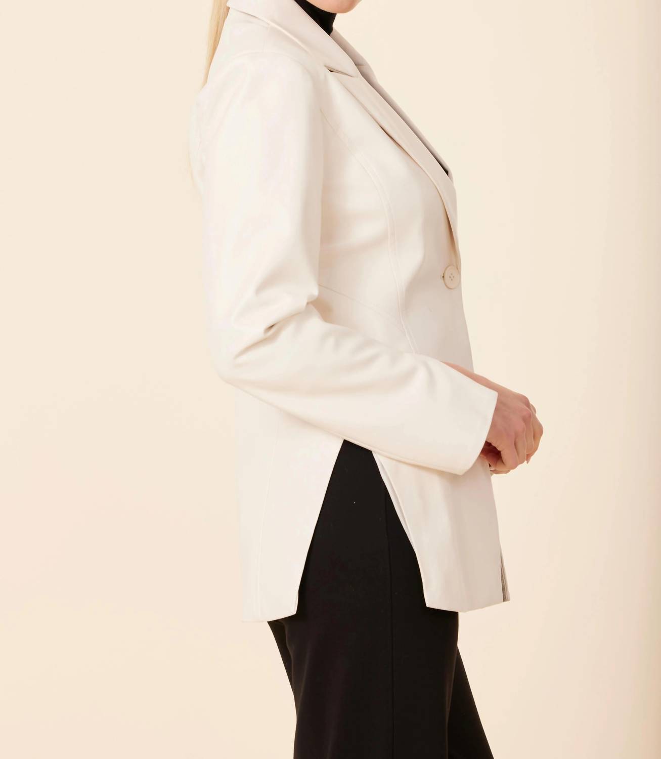 Dolce Cabo - Fitted Blazer