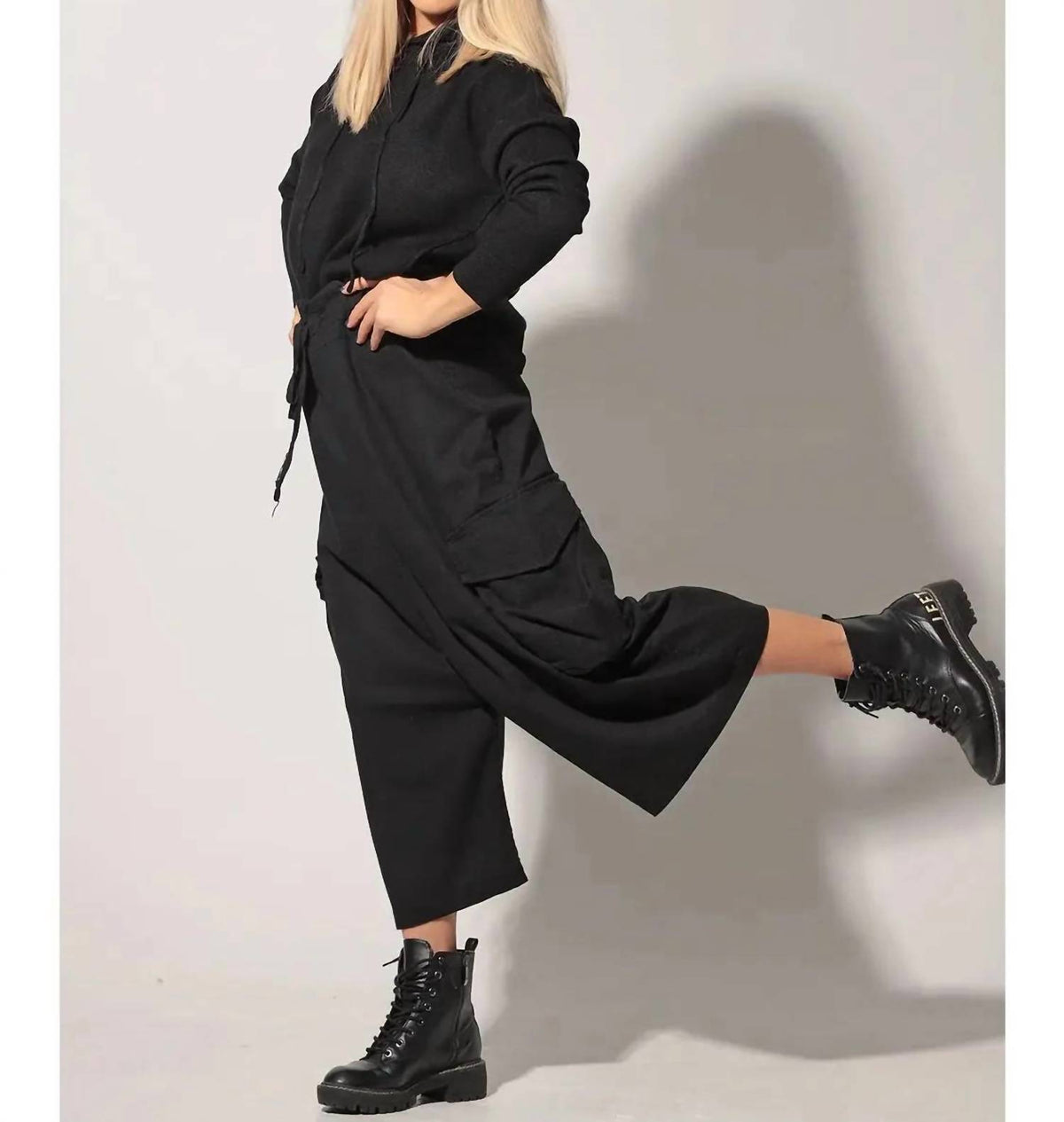 Adeptt - Women's Cropped Drop Crotch Cargo Pants