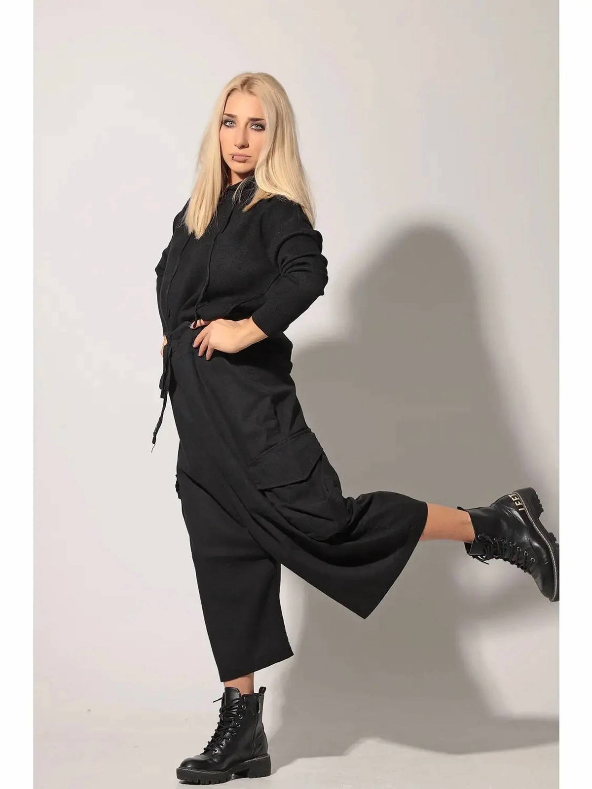 Adeptt - Women's Cropped Drop Crotch Cargo Pants