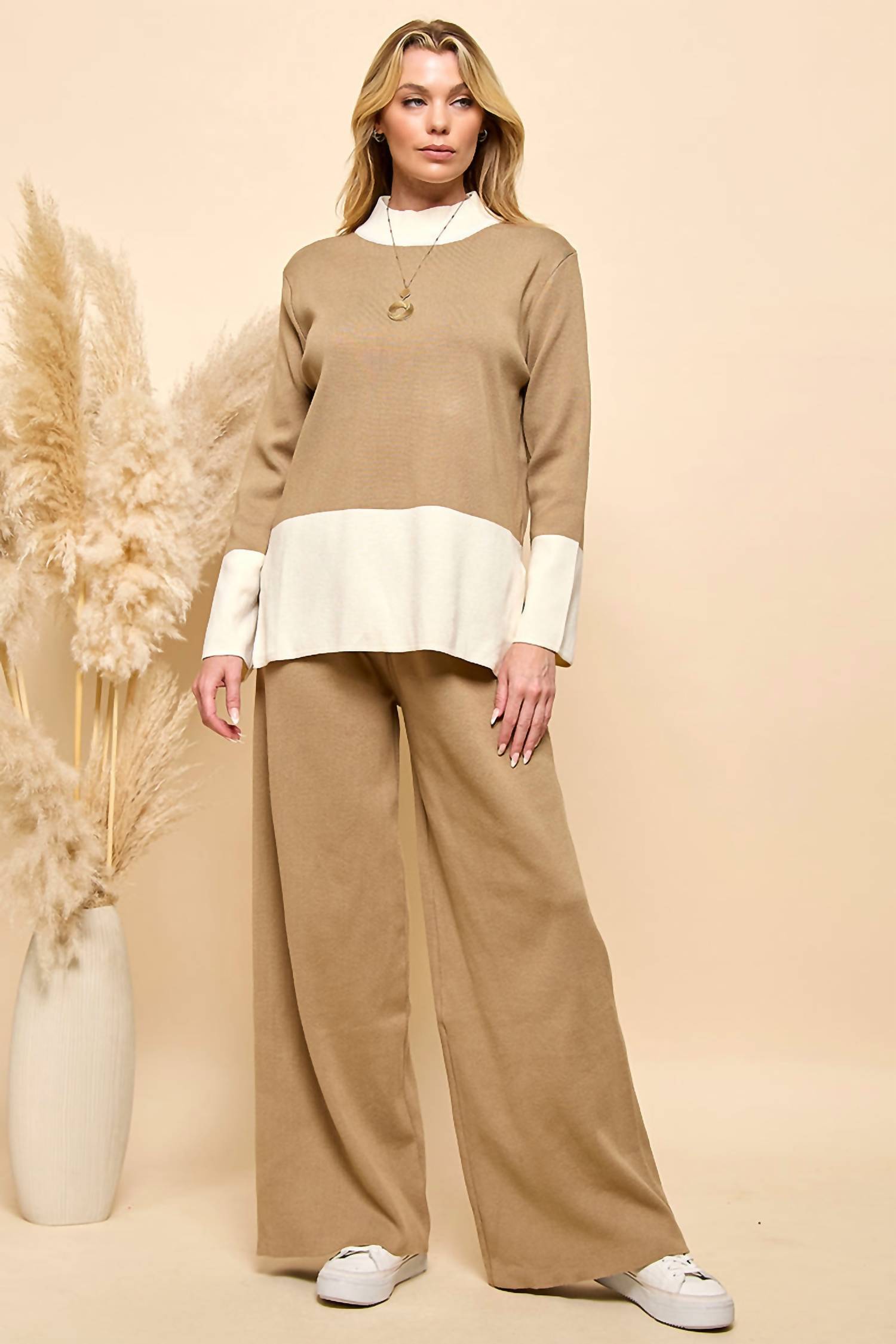 Cezele - Color Block Sweatshirt & Wide Leg Pants Set