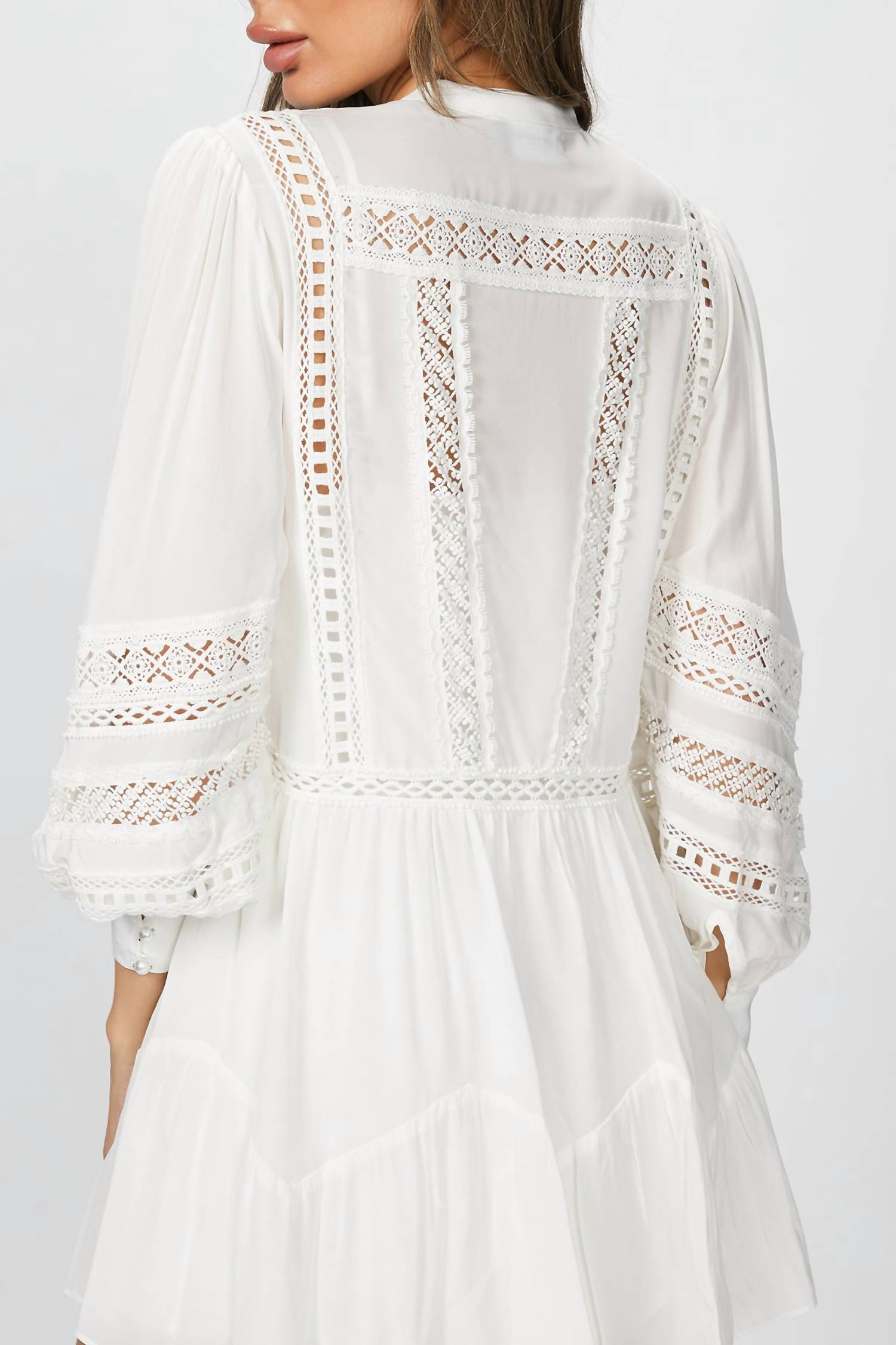 DRESS WITH LACE DETAILING