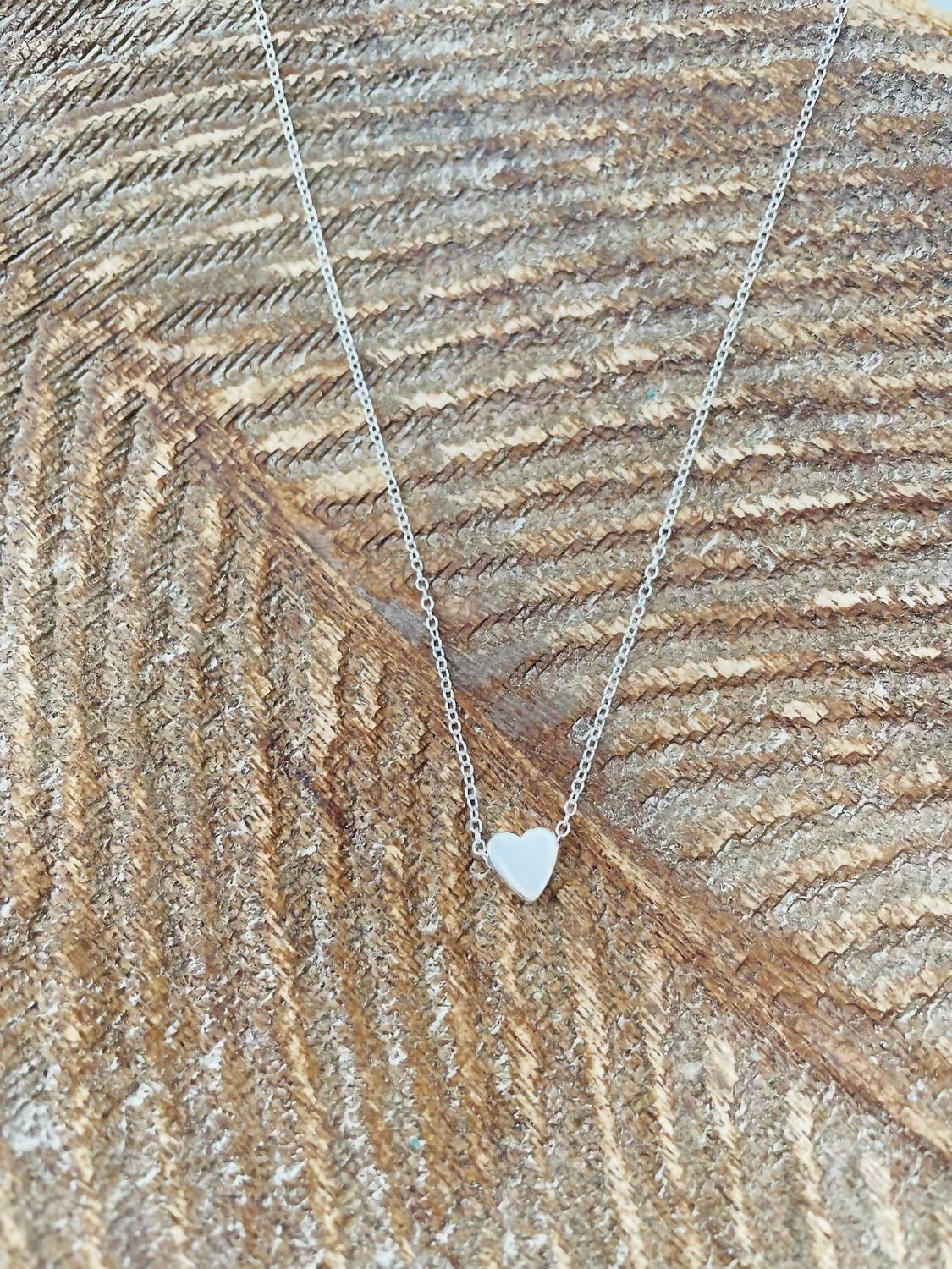 White Label - Women's Tiny Heart Necklace