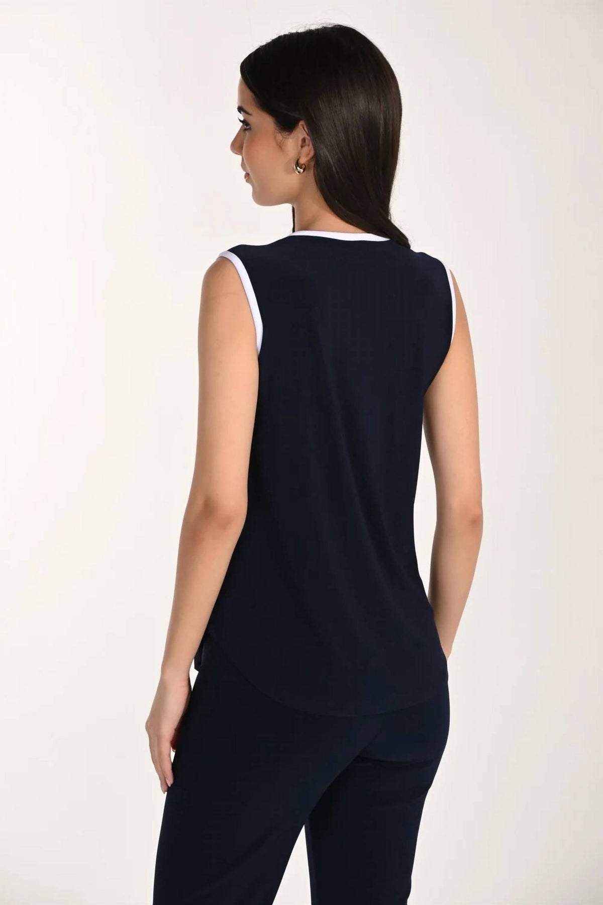 Frank Lyman - Sleeveless top with bow detail