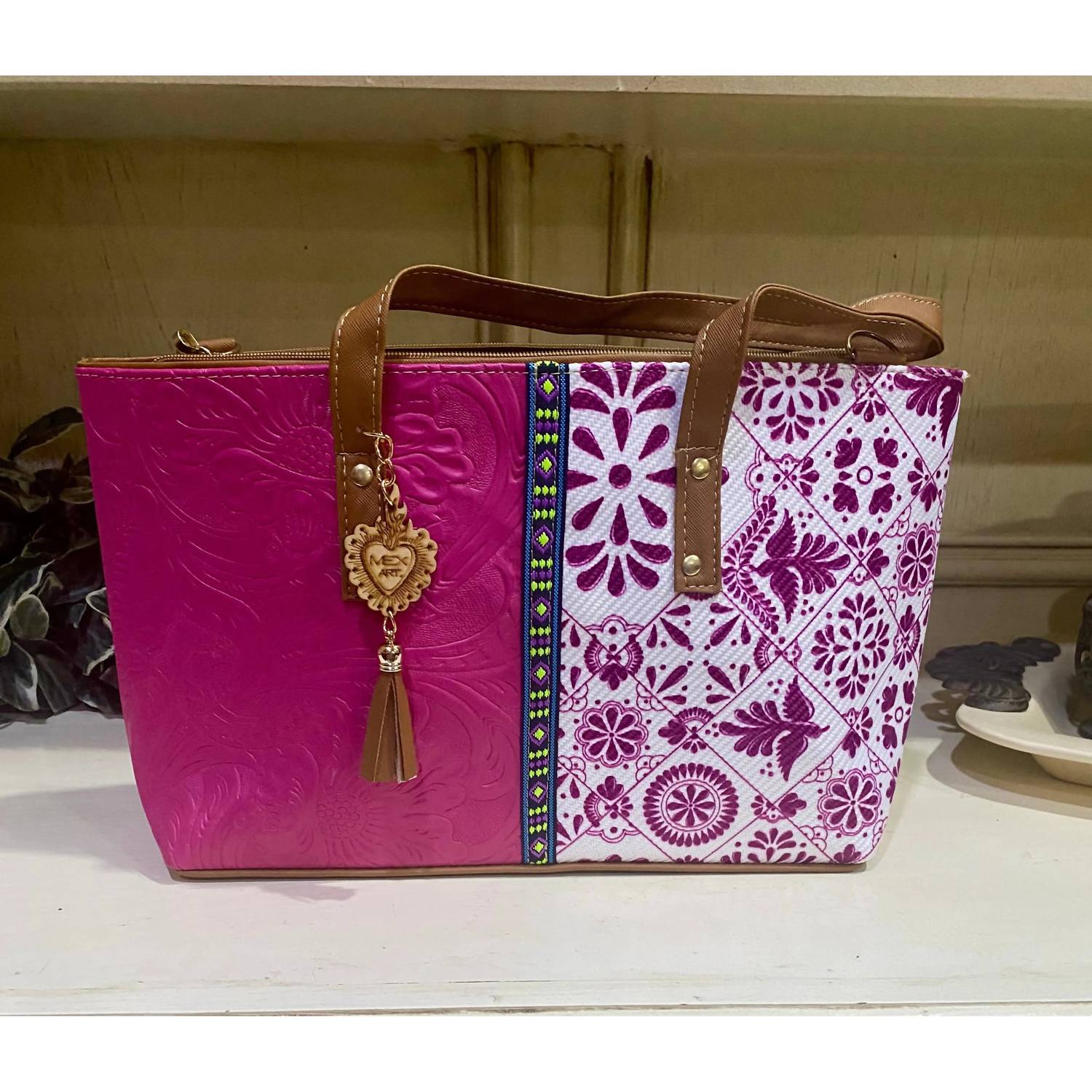 Gmce Global Trading - Women's Barco Artesanal Textured Floral Leather Tote Bag