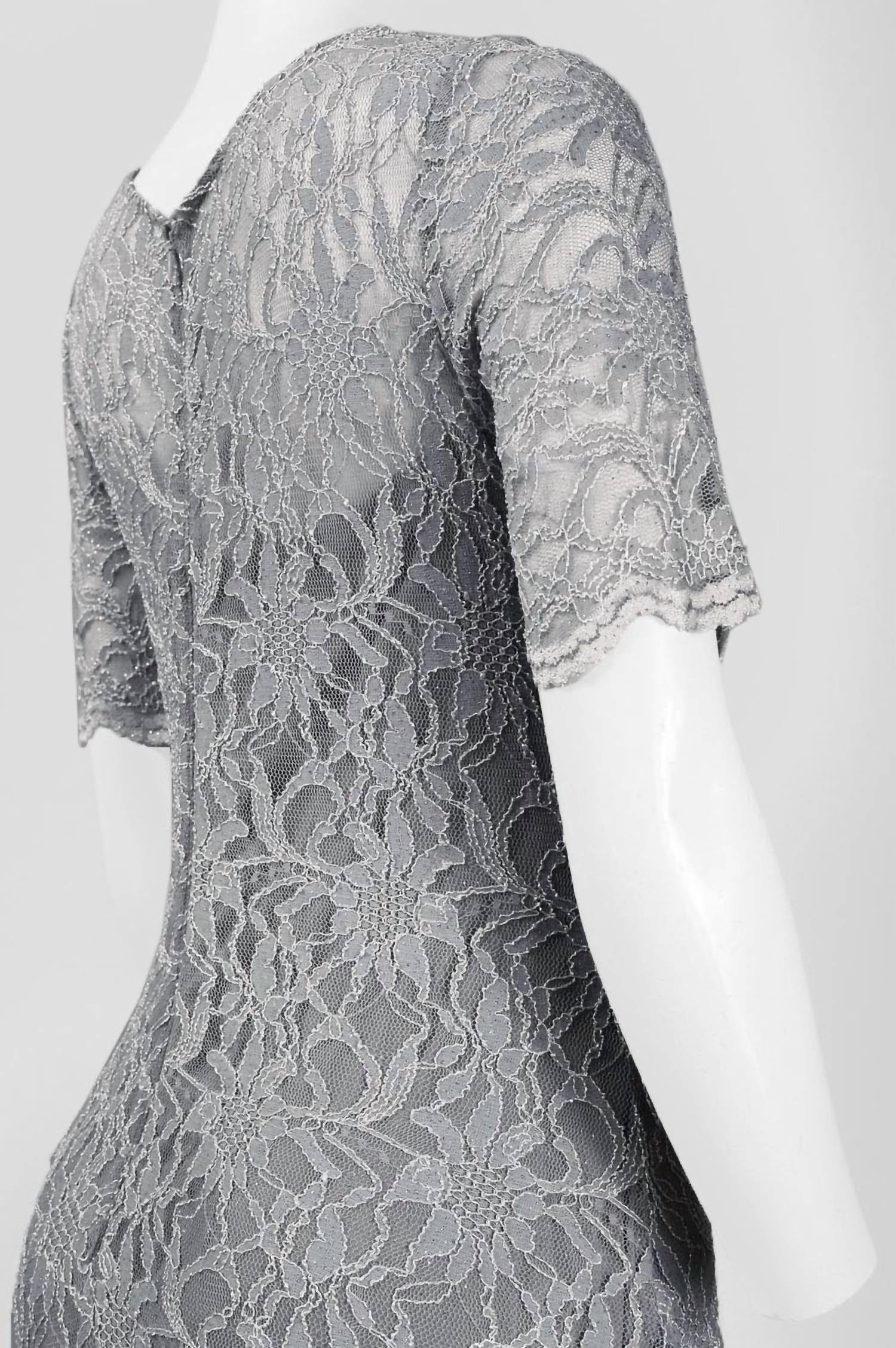 Decode 1.8 - Scalloped Sleeve Lace Overlay Mermaid Dress