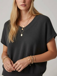 Q2 - Lightweight Knit V-neck Sweater With Short Sleeves