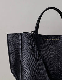 Ampersand As Apostrophe - Women's Half Tote Bag