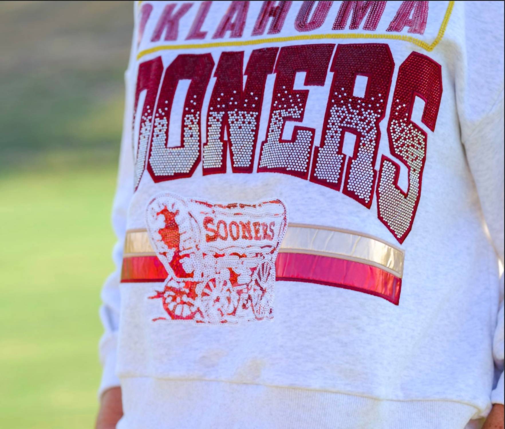QUEEN OF SPARKLES Sooners Vintage Sweatshirt in grey - women's top - view 6