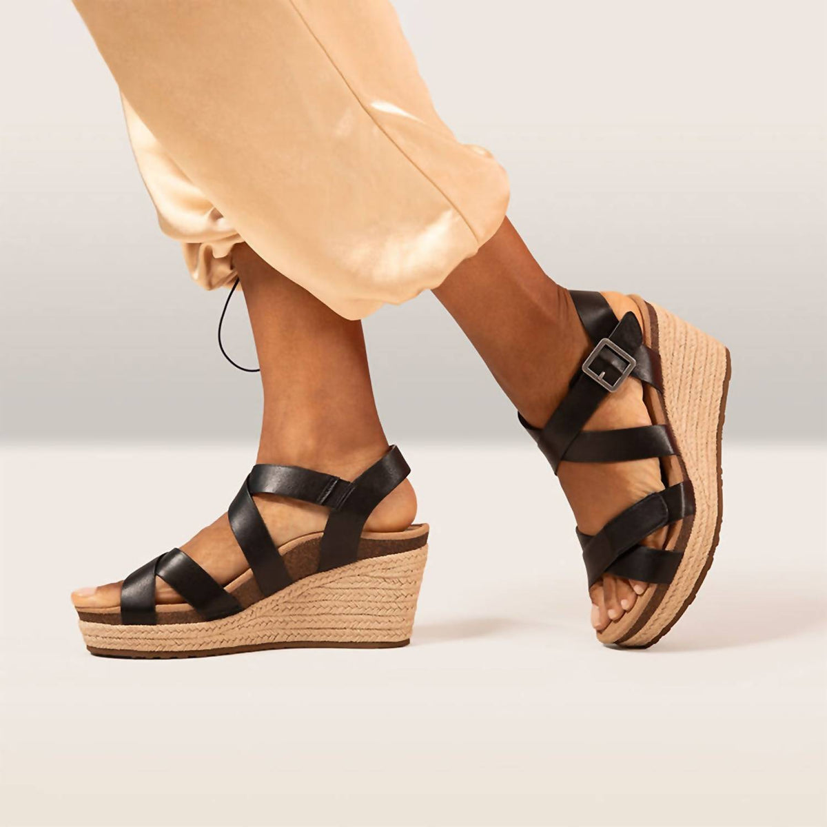 Aetrex - Women's Anna Leather Wedge