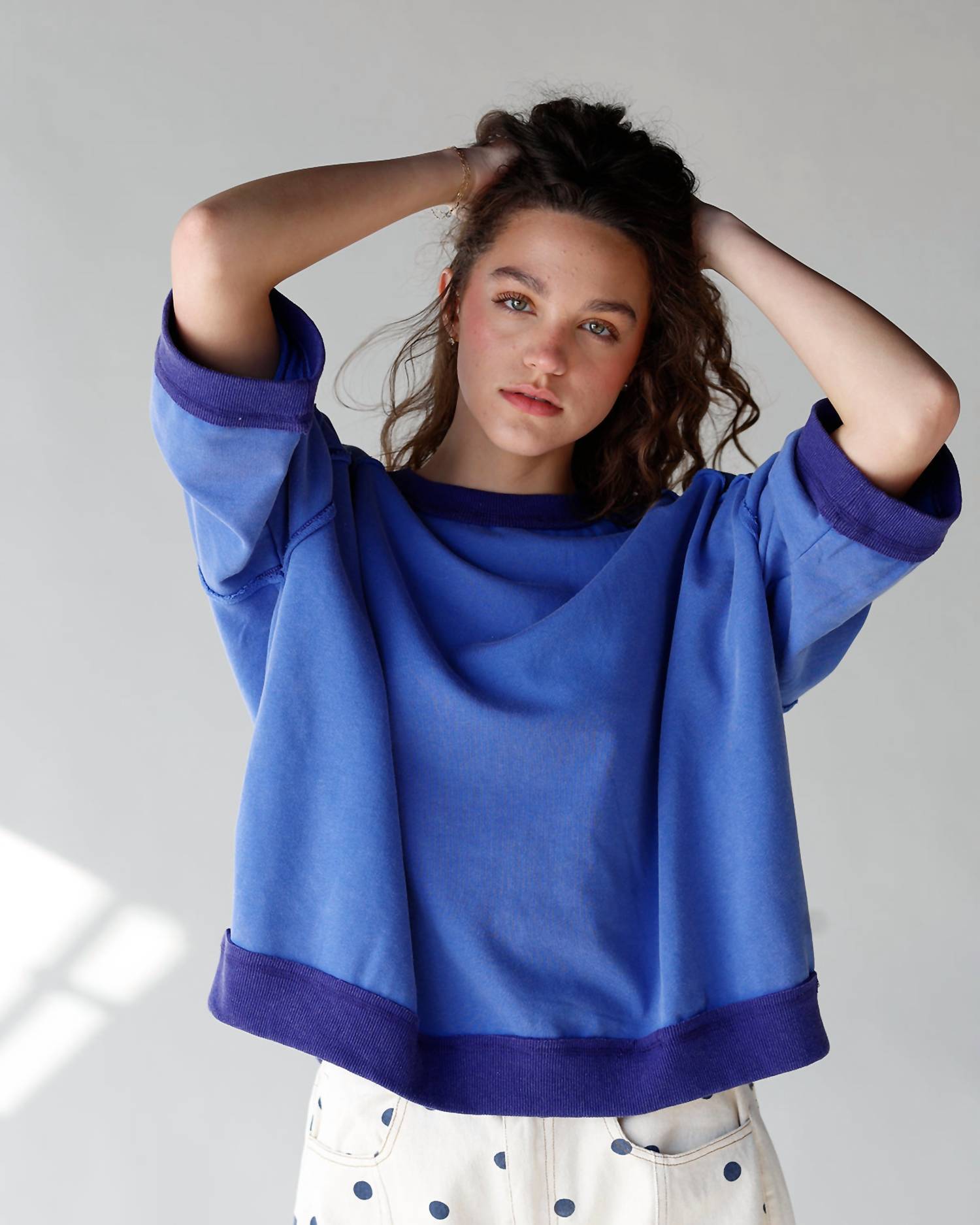 Aemi + Co - LAZY DAY CREW TOP