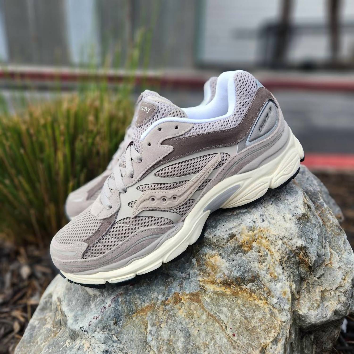 SAUCONY Men's Progrid Omni 9 Shoe in premium grey - men's sneaker - view 4