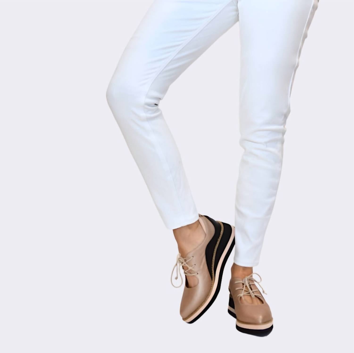 Chelsea Jones - Women's Tempo Oxford Shoes