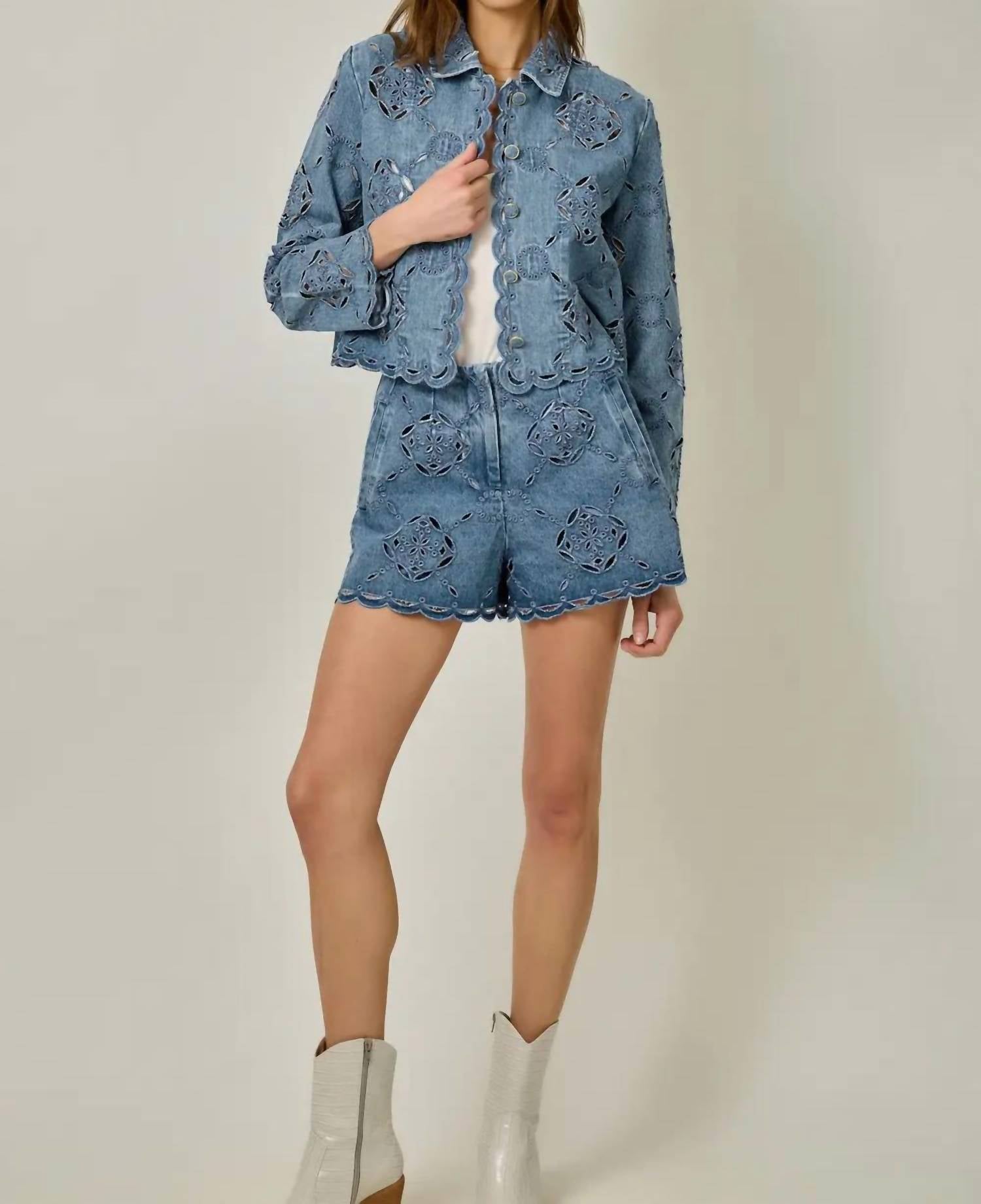 Mystree - Scallop Hem Eyelet Shorts