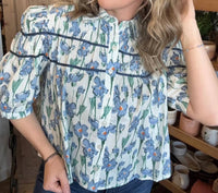 Ee:Some - Bell Top With Puff Sleeve