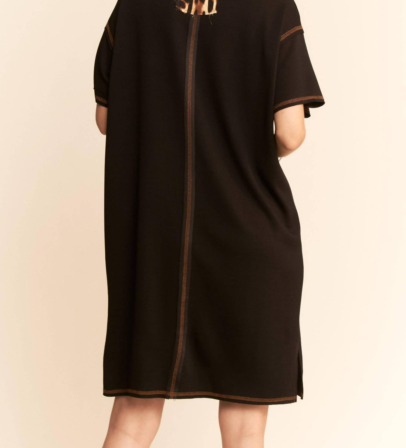 Davi & Dani - Animal Peace Symbol Short Sleeve Knit Dress