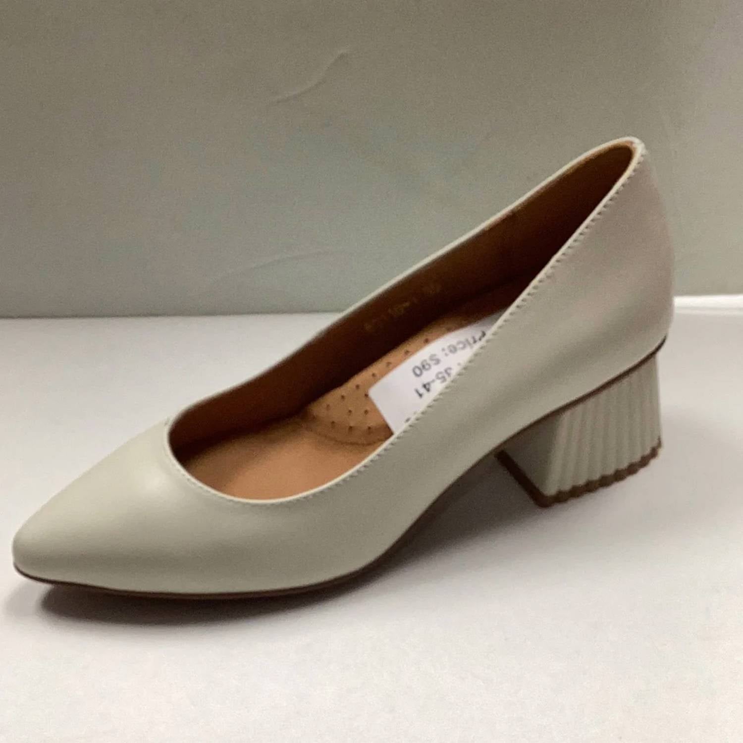 1936 - Women's Saveria Plain Fan Mid Pump