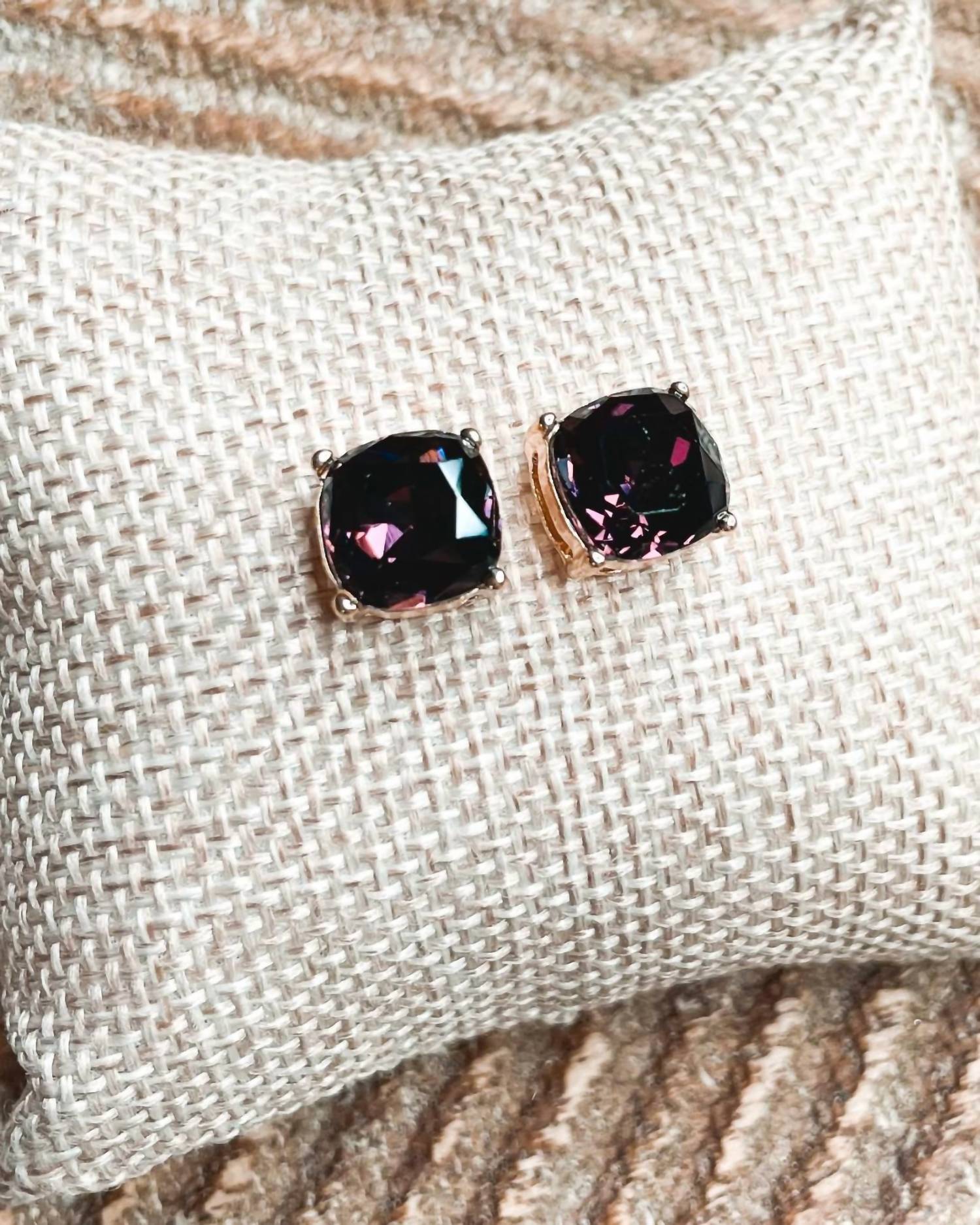 White Label - Women's Simple Studs Earrings