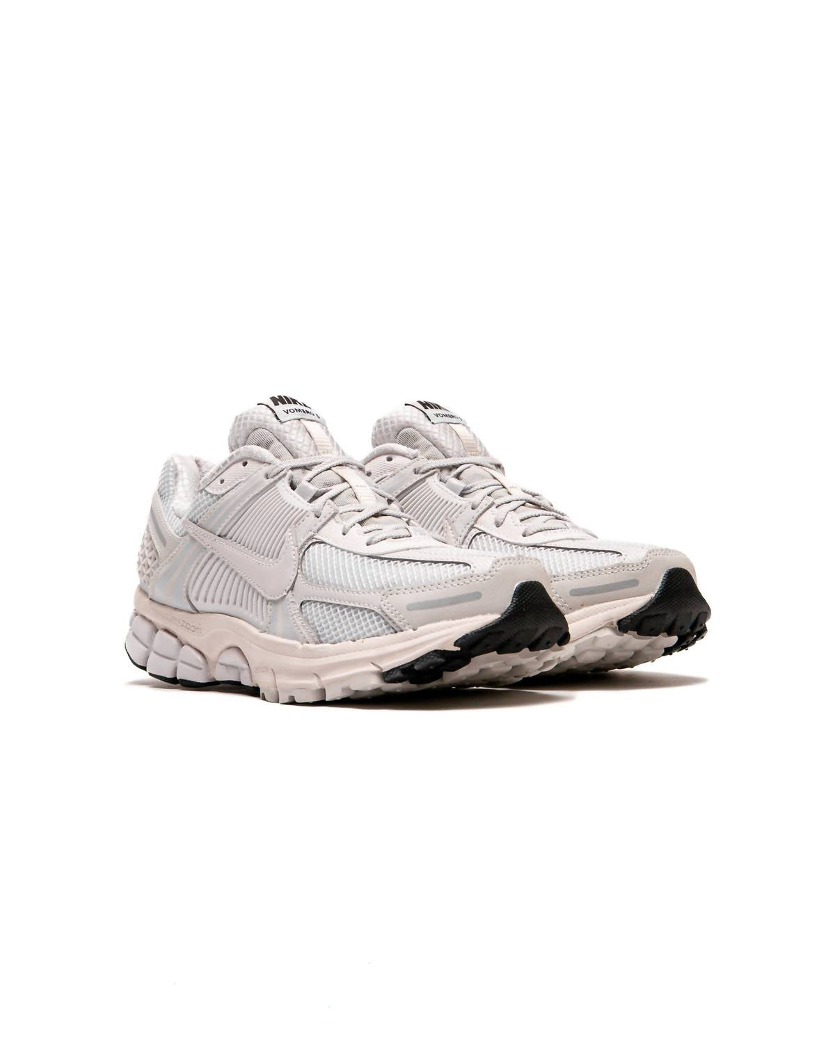 Nike - Men's Zoom Vomero 5 Shoes