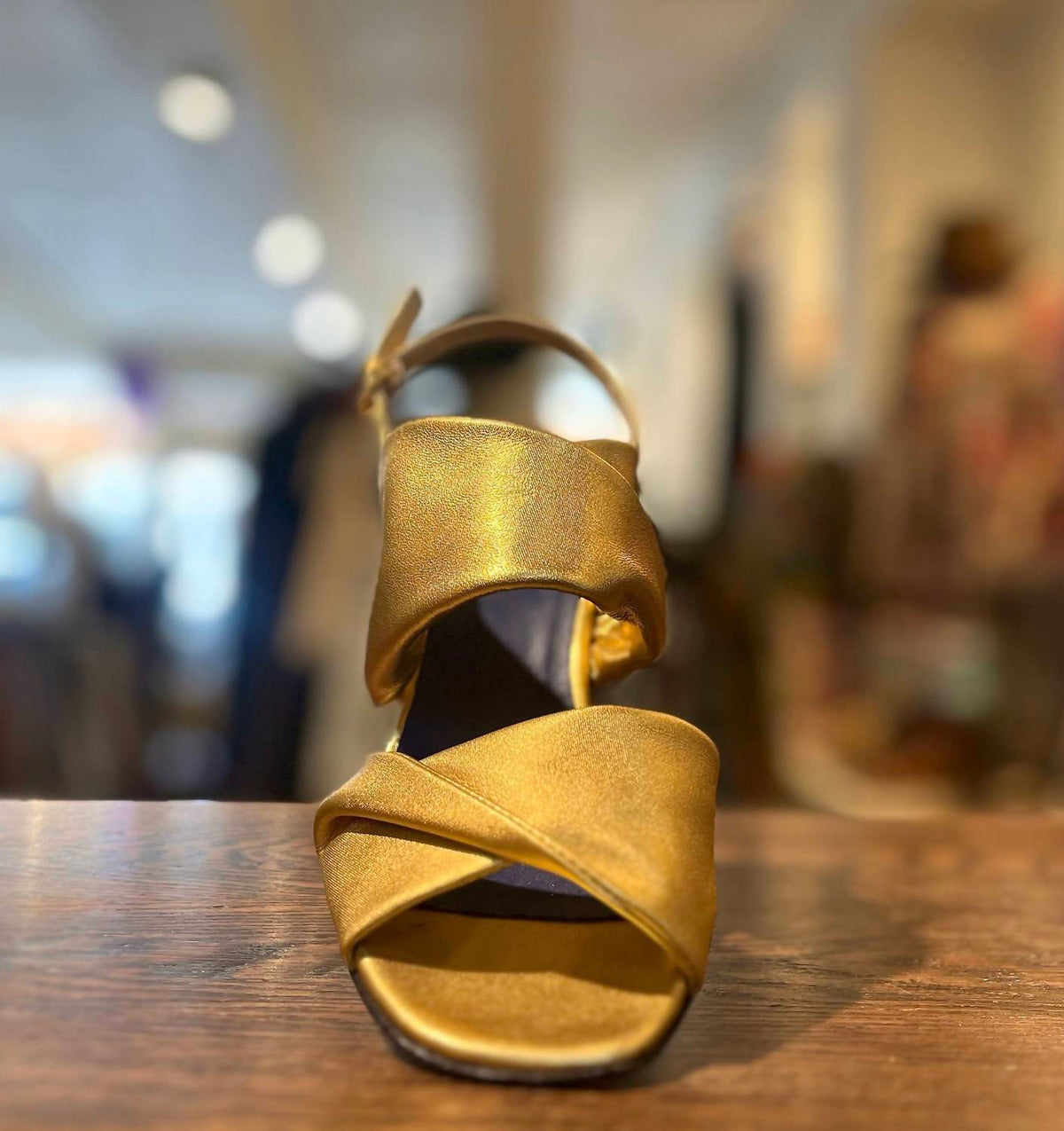 Amalfi By Rangoni - TIRANA TWISTED 2BAND SANDAL - MEDIUM WIDTH