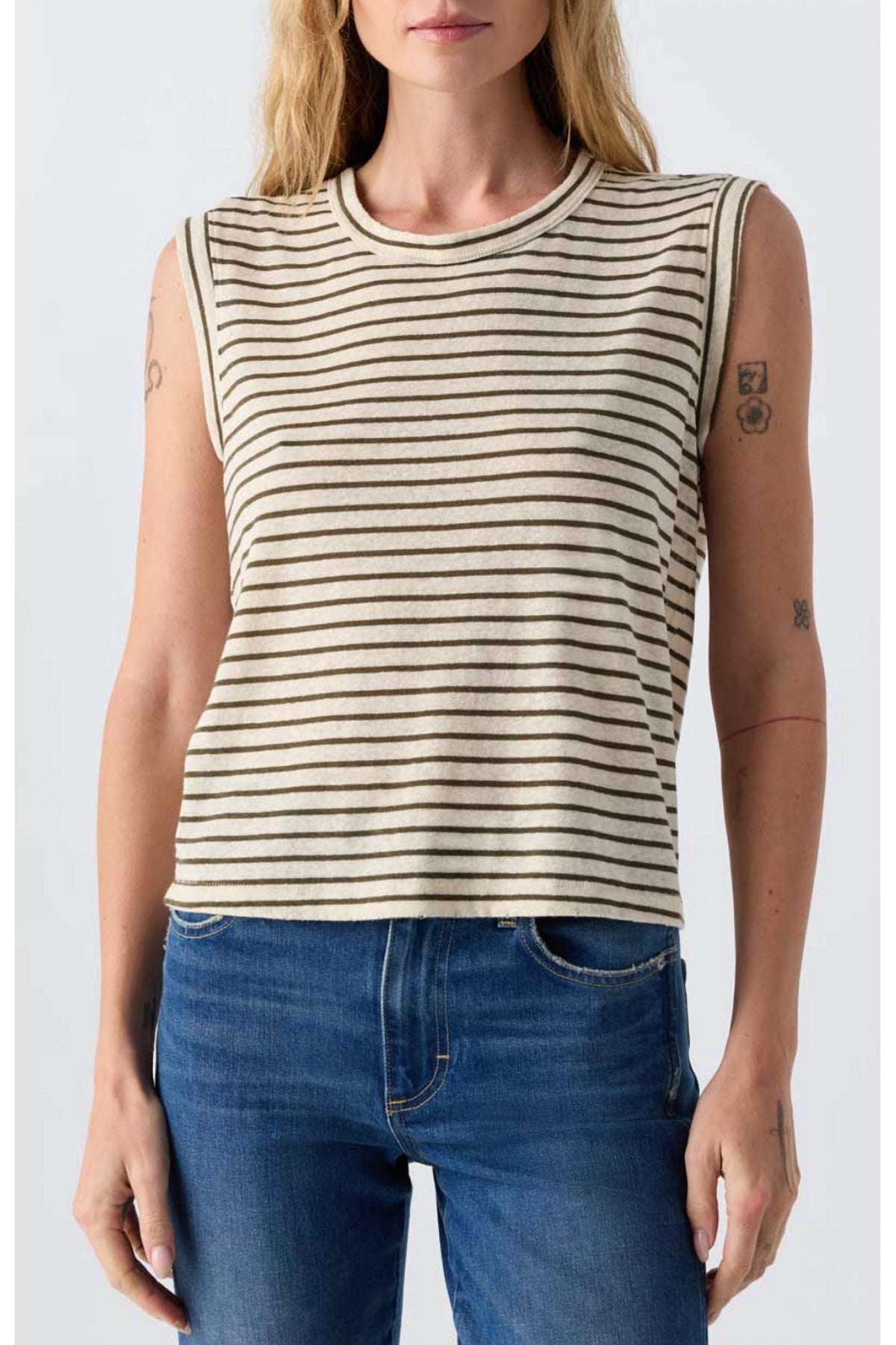 Amo - SLEEVELESS LOVE TEE